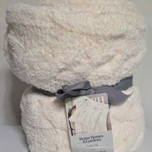 Better homes & garden throw